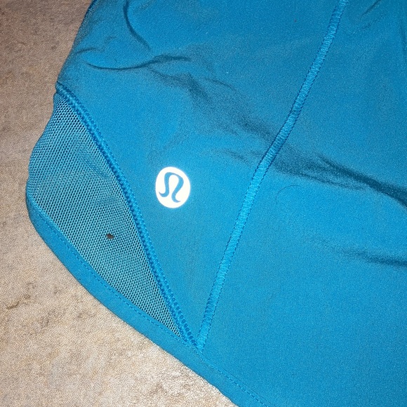 Women's Lululemon Hotty hot shorts - Picture 3 of 5